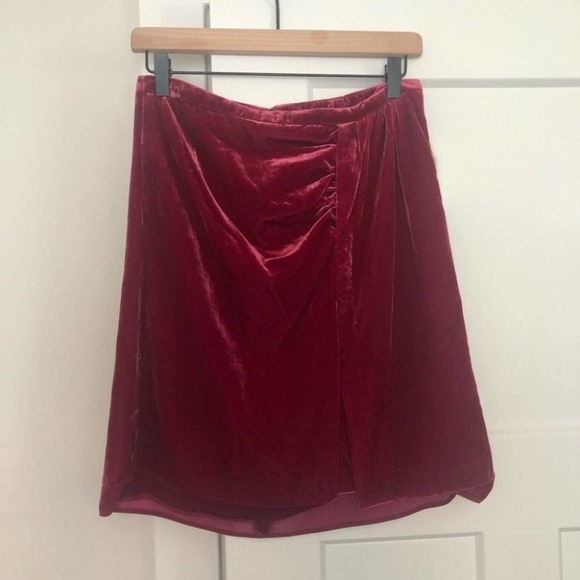 ANTHROPOLOGIE Raspberry Montie Velvet Mini Skirt Size 6 NEW - Picture 2 of 11